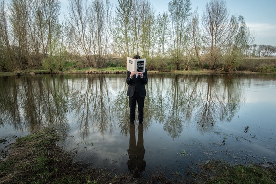 Looking at Jeanloup Sieff photo book : “La Vallée de la Mort”