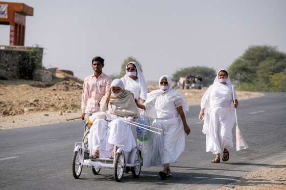 Jains on pilgrimage in Rajasthan #1/8