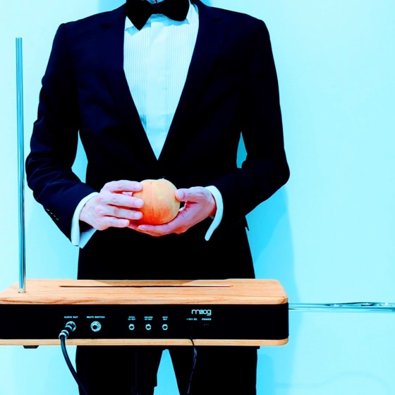 "Peach" - 8 Bagatelles for Theremin and Autumn Fruits -