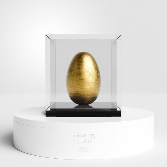 golden egg sculpture #82